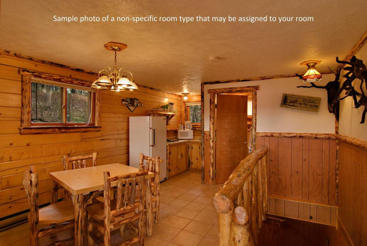 Log Cabins At Meadowbrook Resort Wisconsin Dells Eksteriør bilde